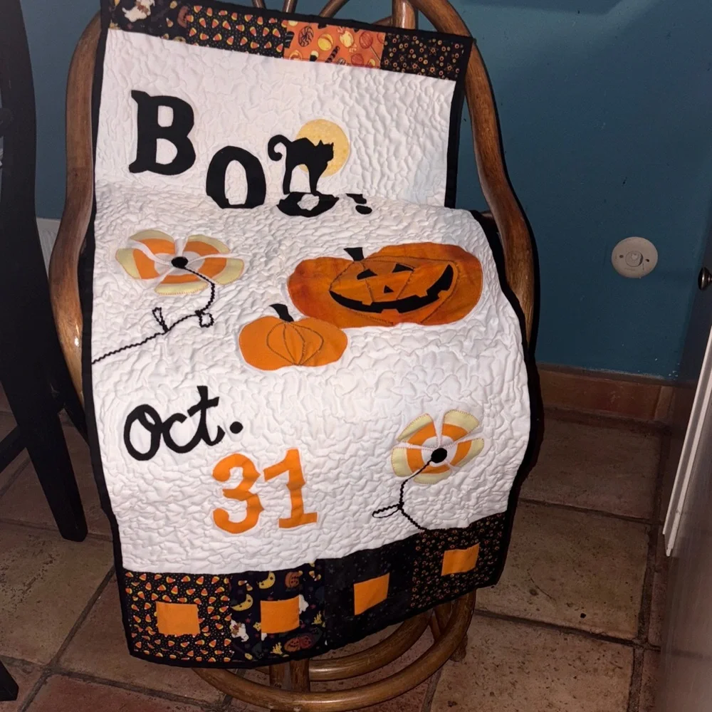 Halloween Themed Quilted Throw Blanket - Picture 1 of 8